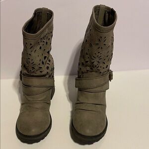 Roxy Women's Cut-Out Ankle Boots - Taupe